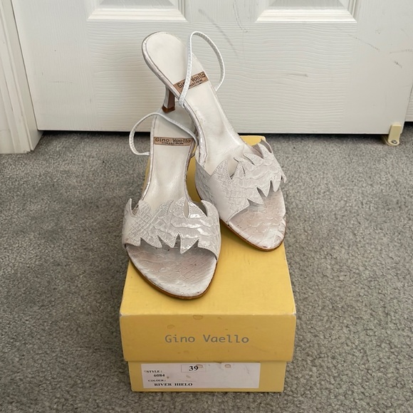 Gino Vaello Shoes - Vintage Gino Vaello kitten heels, size 39